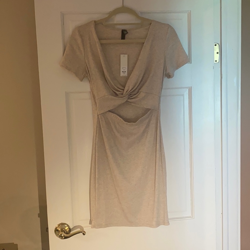 Beige short sleeve dress, cutout stomach